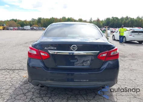 2017 Nissan Altima 2.5 S z USA, uszkodzony, nr VIN 1N4AL3AP0HC268653